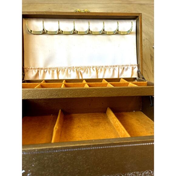 Vintage Mele & Co Jewelry 2 Tier Box Gold Tone Yellow Inside 1950s - Picture 3 of 16